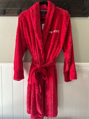 PLUSH! NWT Super Soft Tommy Hilfiger Fuzzy Cozy Red Robe Size Small/Medium